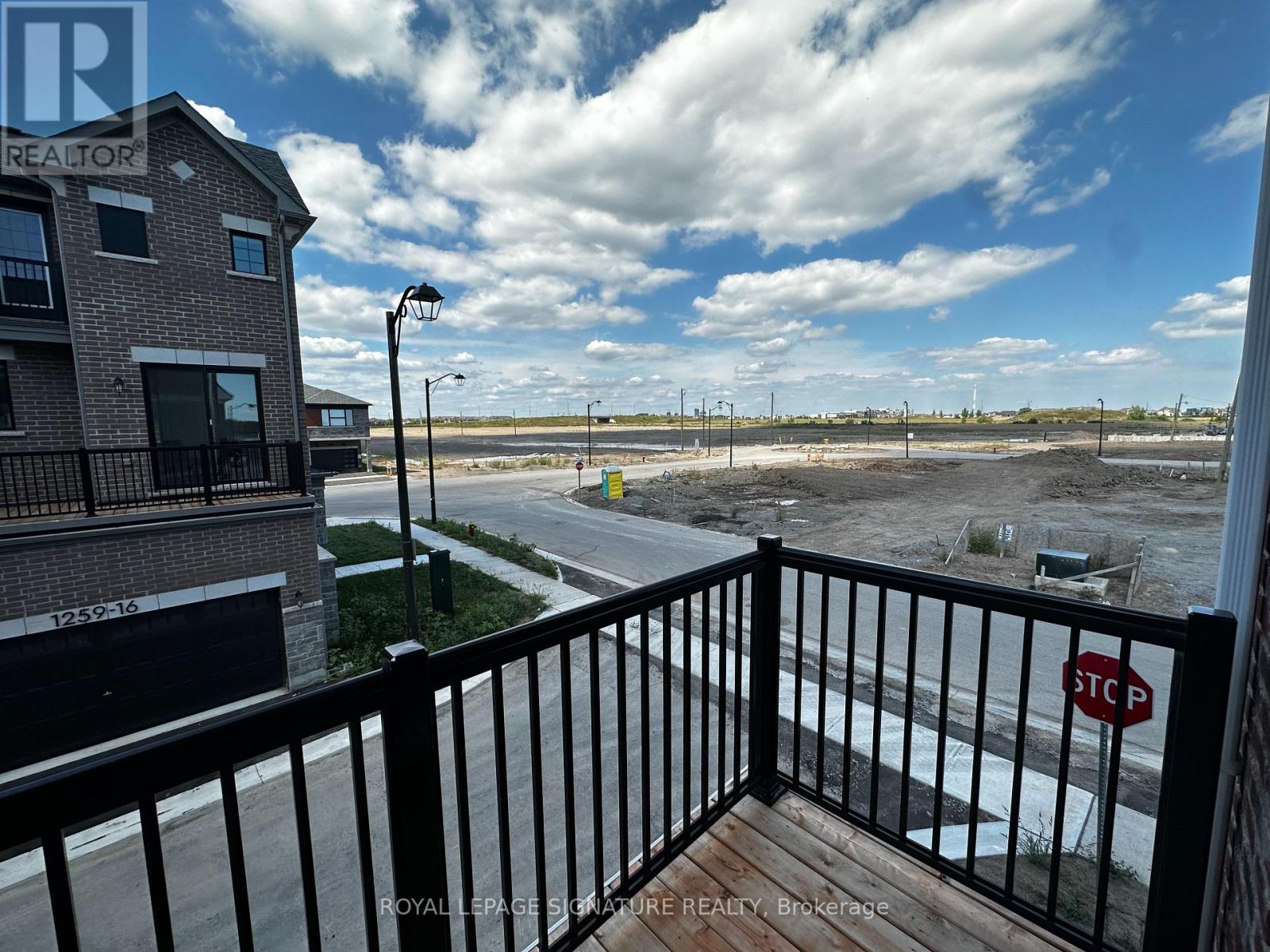 Photo 9 of 15 1259 Lily Crescent, Milton ON