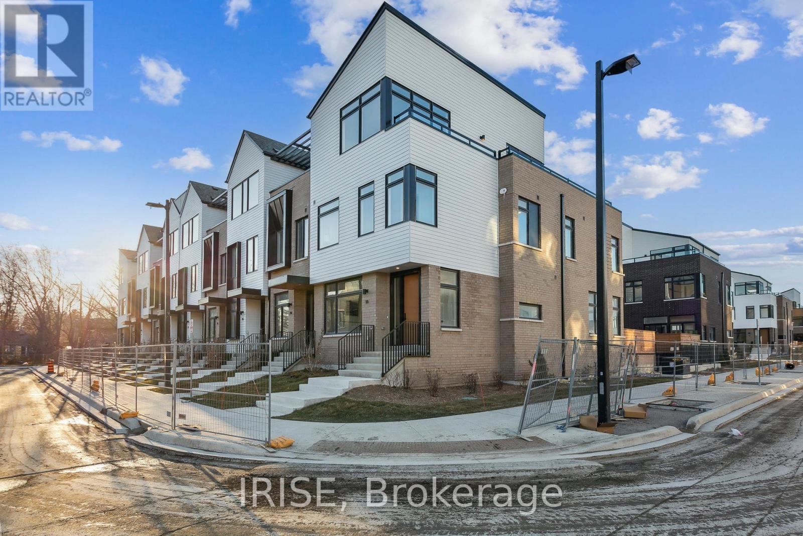 Photo 1 of 55 40 Lou Parsons Way, Mississauga ON
