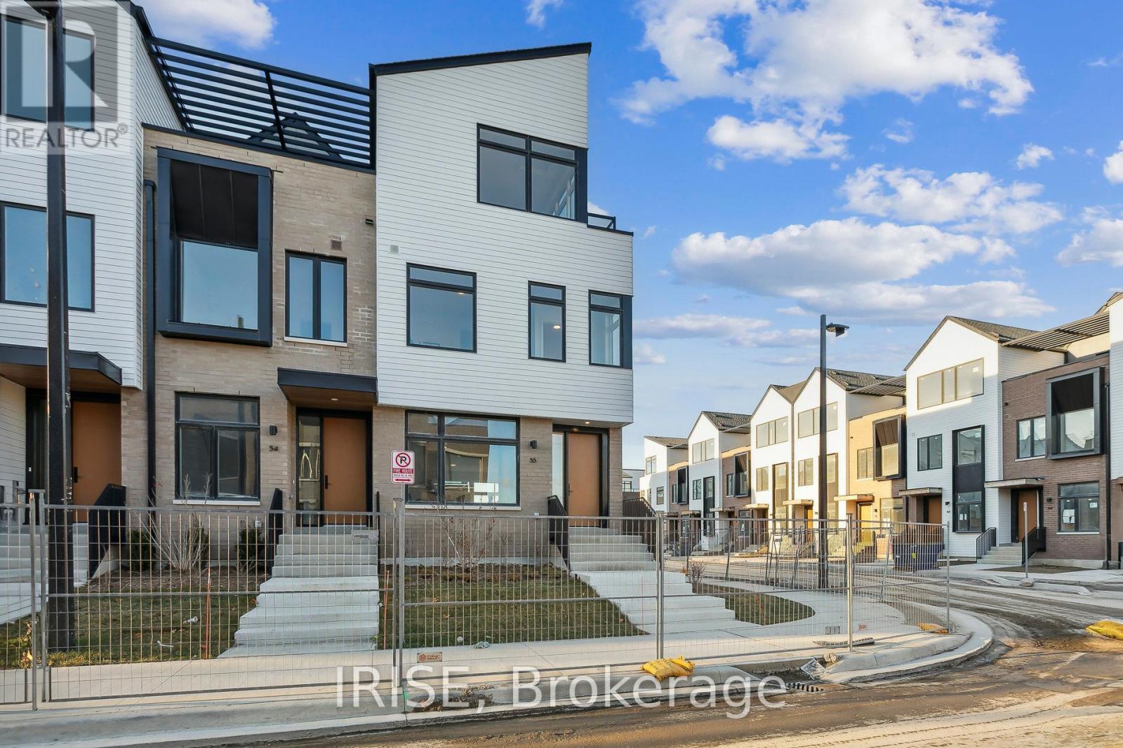 Photo 2 of 55 40 Lou Parsons Way, Mississauga ON