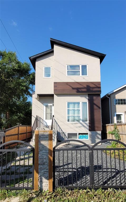 Photo 1 of 773 Carruthers Avenue, Winnipeg MB
