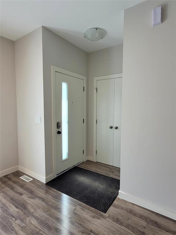 Photo 2 of 773 Carruthers Avenue, Winnipeg MB