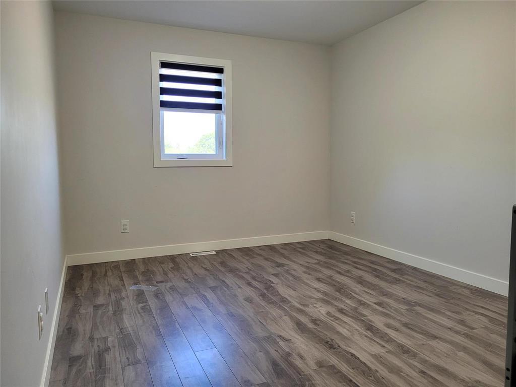 Photo 11 of 773 Carruthers Avenue, Winnipeg MB