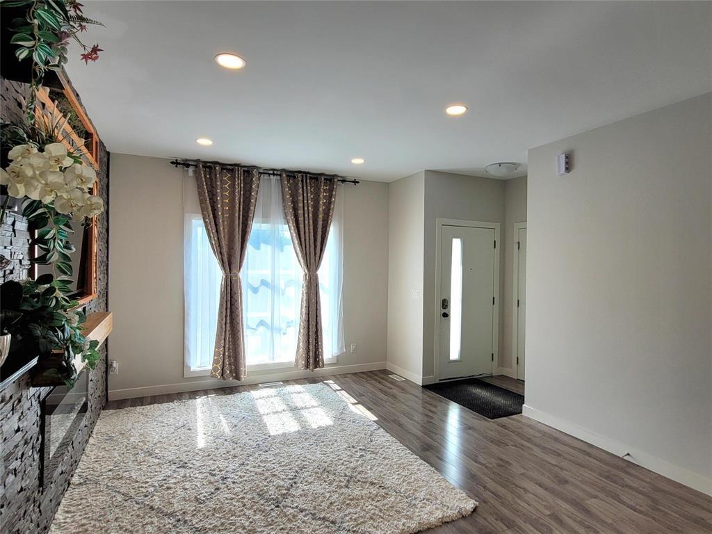Photo 3 of 773 Carruthers Avenue, Winnipeg MB