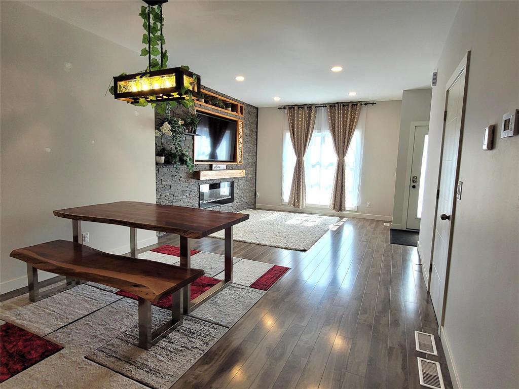Photo 5 of 773 Carruthers Avenue, Winnipeg MB