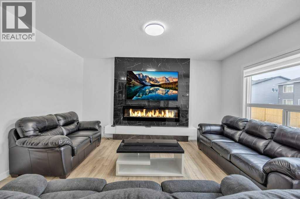Photo 4 of 1098 Midtown Avenue Sw, Airdrie AB