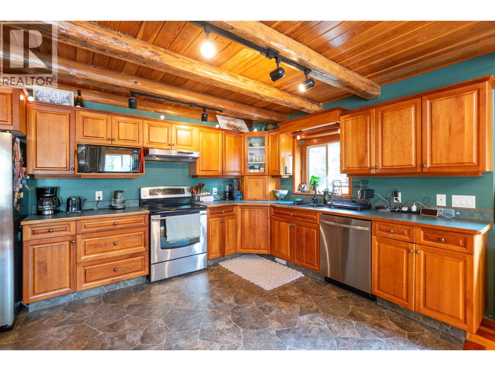  1834 Stepp Pit Road, Sicamous