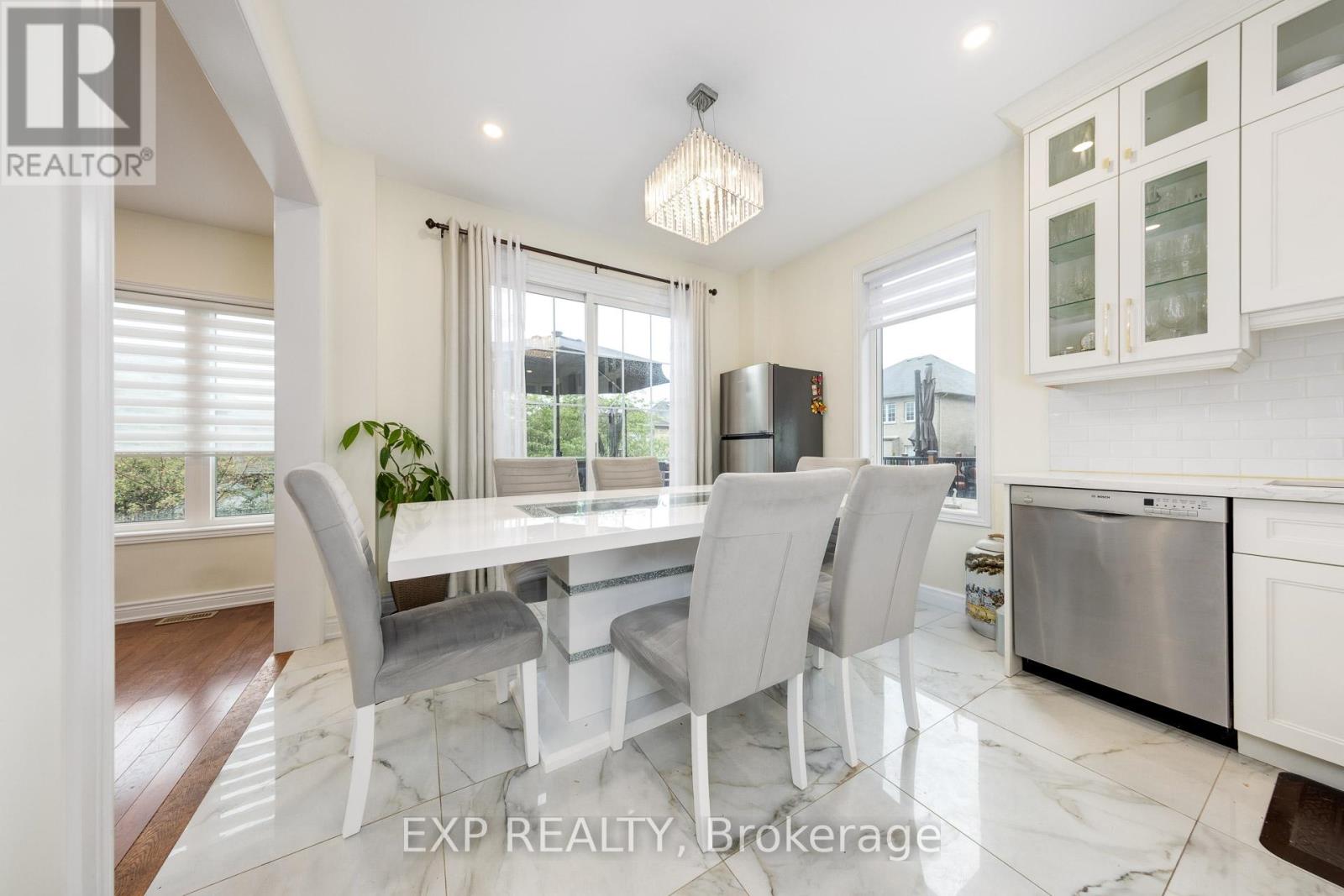 Photo 13 of 305 Via Romano Boulevard, Vaughan ON