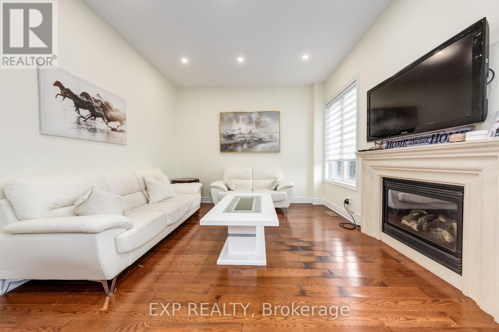 Photo 15 of 305 Via Romano Boulevard, Vaughan ON