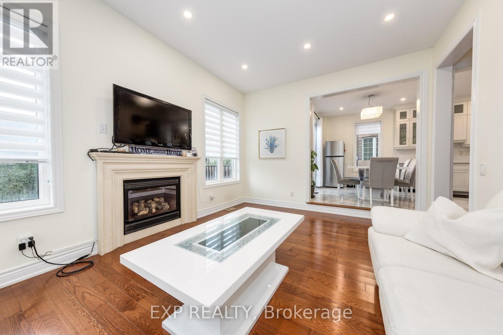 Photo 16 of 305 Via Romano Boulevard, Vaughan ON