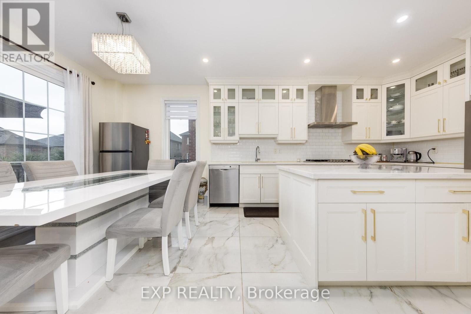 Photo 17 of 305 Via Romano Boulevard, Vaughan ON