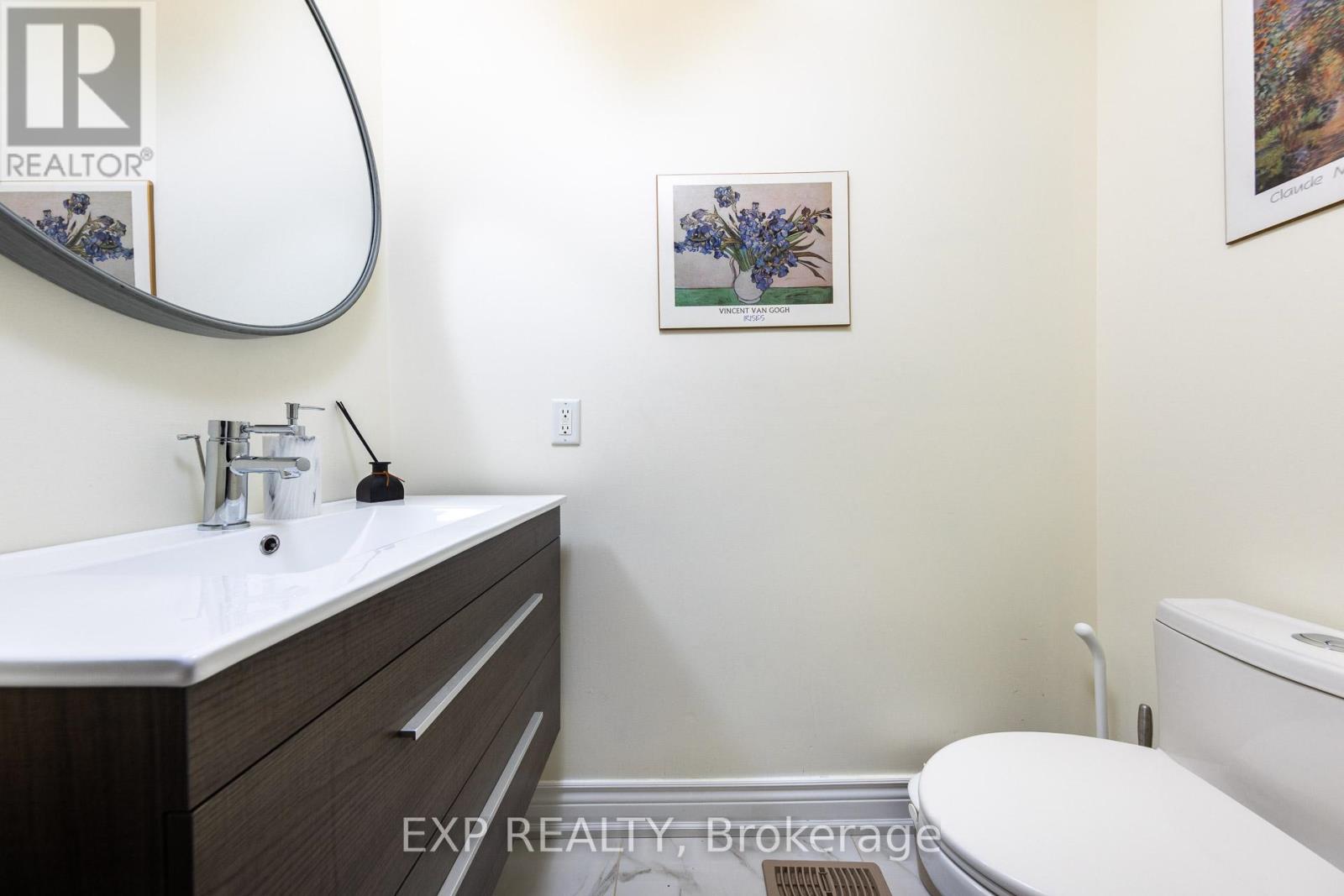 Photo 18 of 305 Via Romano Boulevard, Vaughan ON
