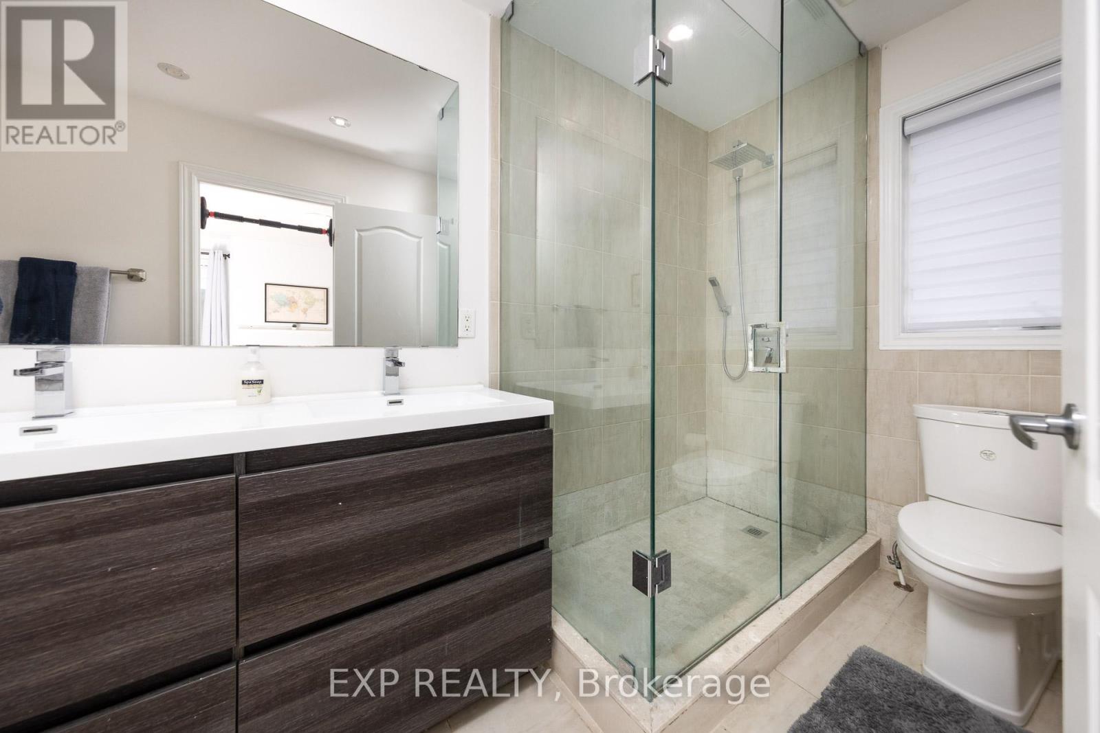 Photo 23 of 305 Via Romano Boulevard, Vaughan ON