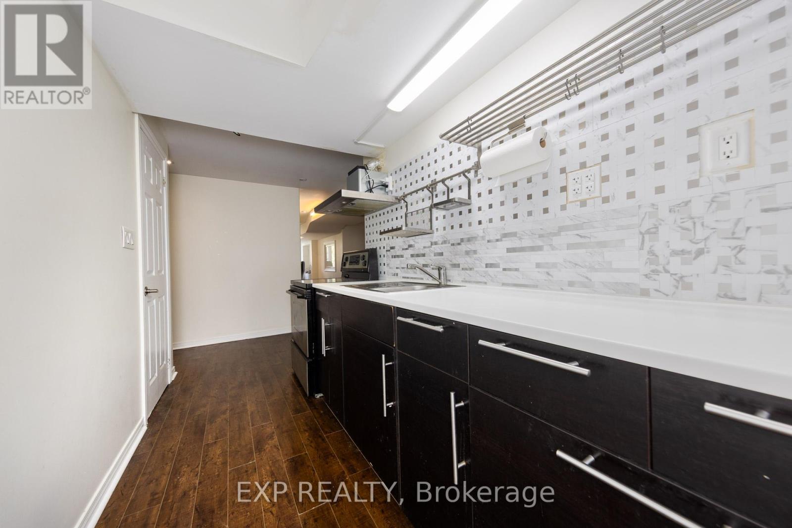 Photo 34 of 305 Via Romano Boulevard, Vaughan ON