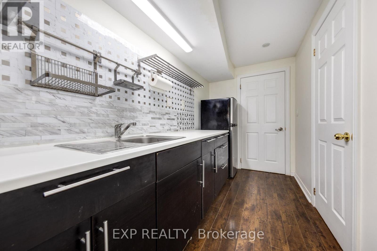 Photo 35 of 305 Via Romano Boulevard, Vaughan ON