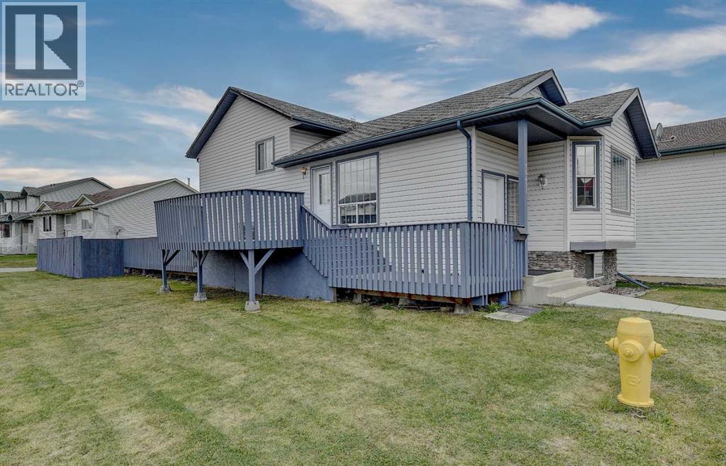 Photo 2 of 10422 72 Avenue, Grande Prairie AB