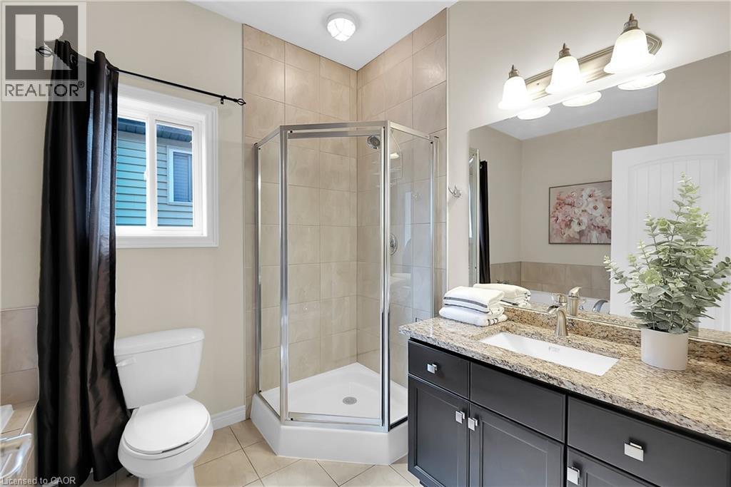 Photo 21 of 4896 Allan Court, Beamsville ON