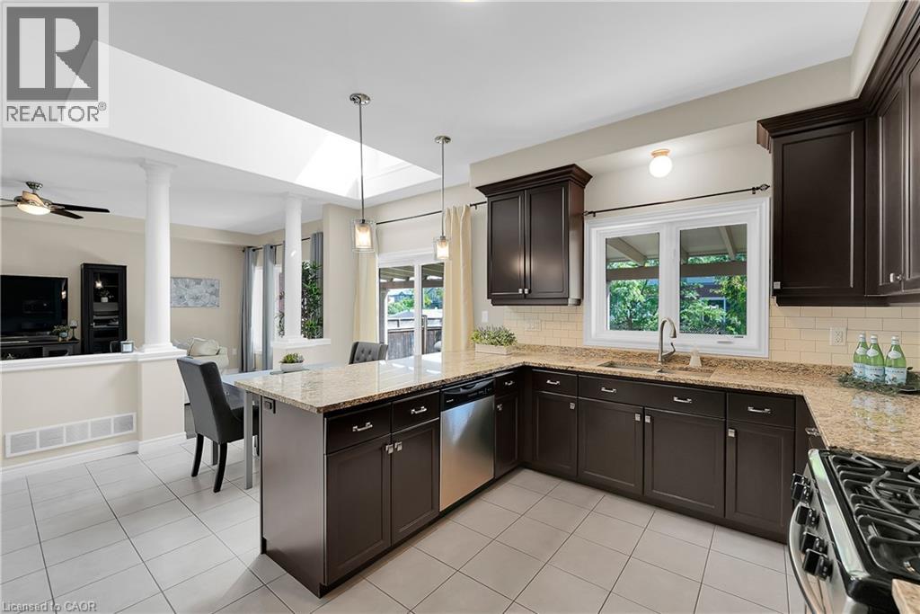 Photo 11 of 4896 Allan Court, Beamsville ON