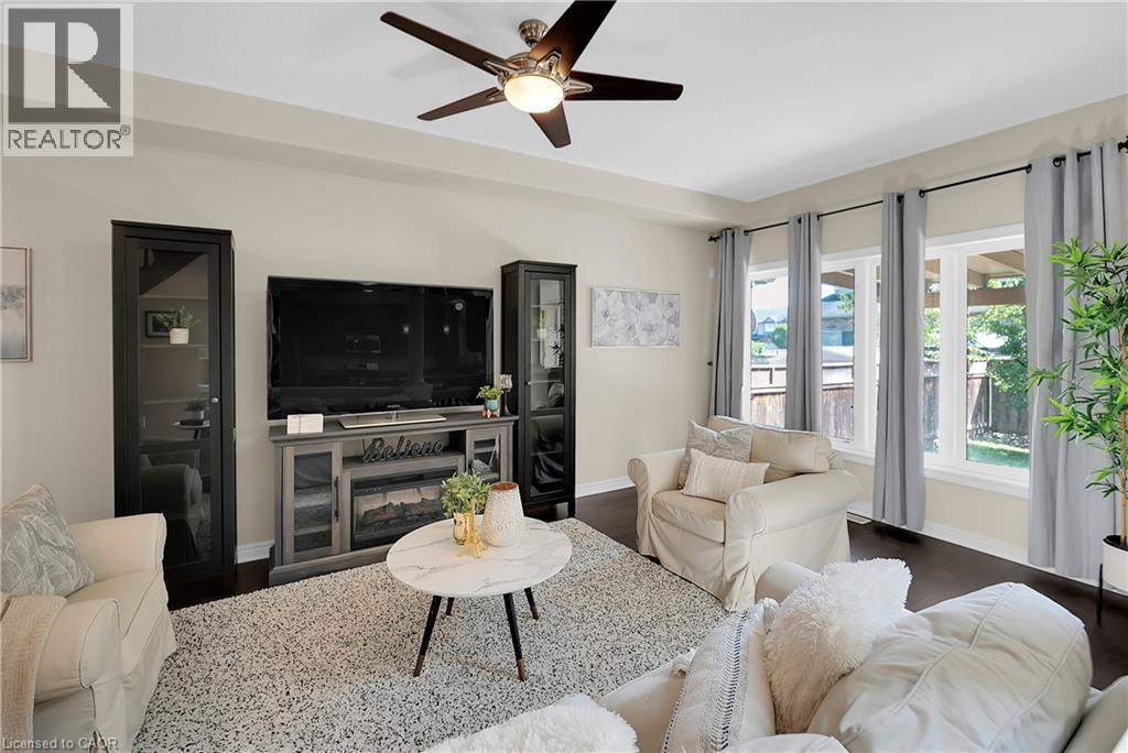 Photo 12 of 4896 Allan Court, Beamsville ON