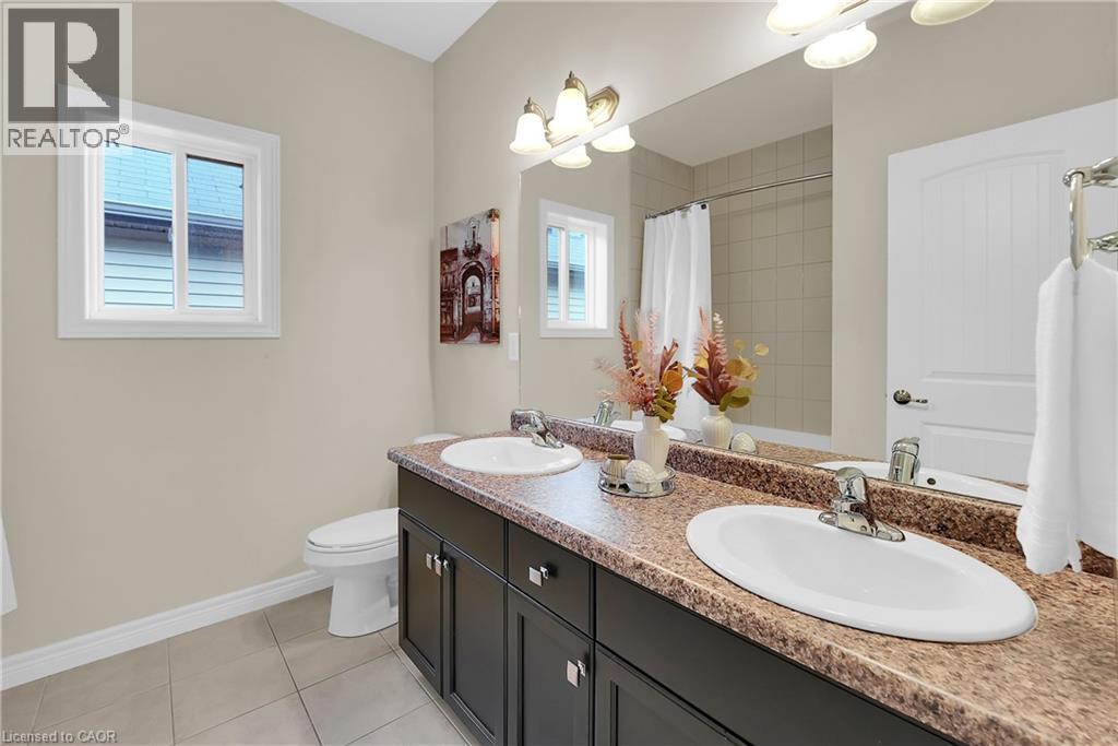 Photo 28 of 4896 Allan Court, Beamsville ON