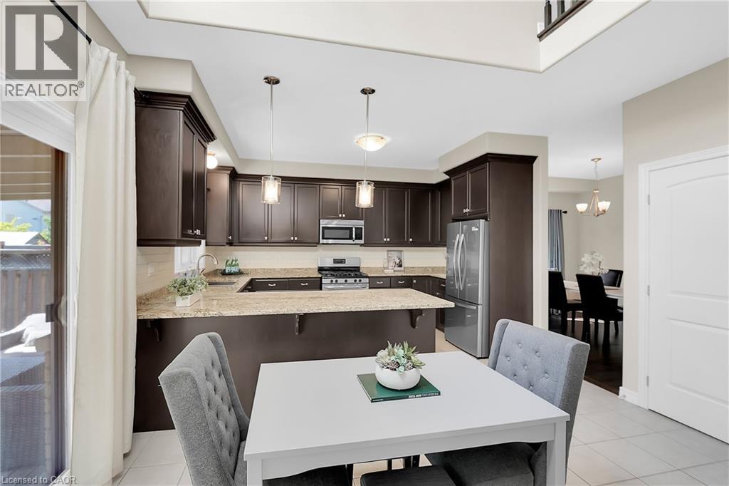 Photo 9 of 4896 Allan Court, Beamsville ON