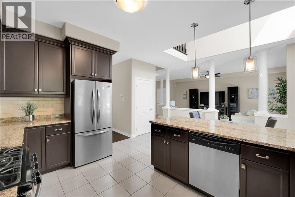 Photo 10 of 4896 Allan Court, Beamsville ON