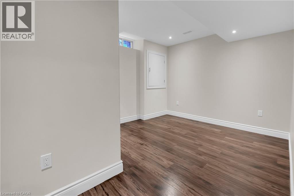 Photo 34 of 4896 Allan Court, Beamsville ON