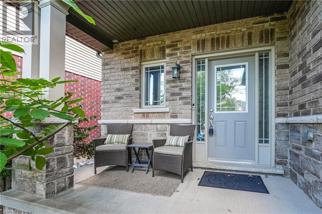 Photo 3 of 4896 Allan Court, Beamsville ON