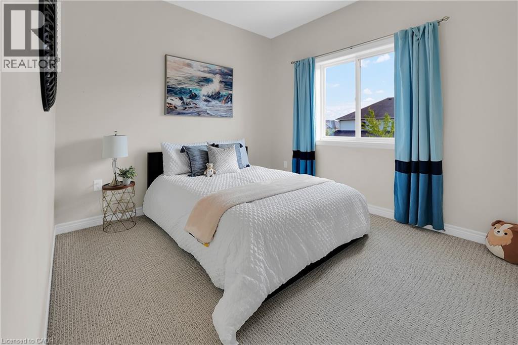 Photo 24 of 4896 Allan Court, Beamsville ON