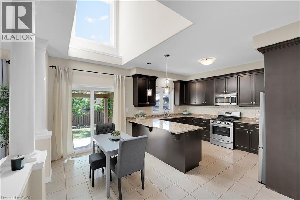 Photo 7 of 4896 Allan Court, Beamsville ON