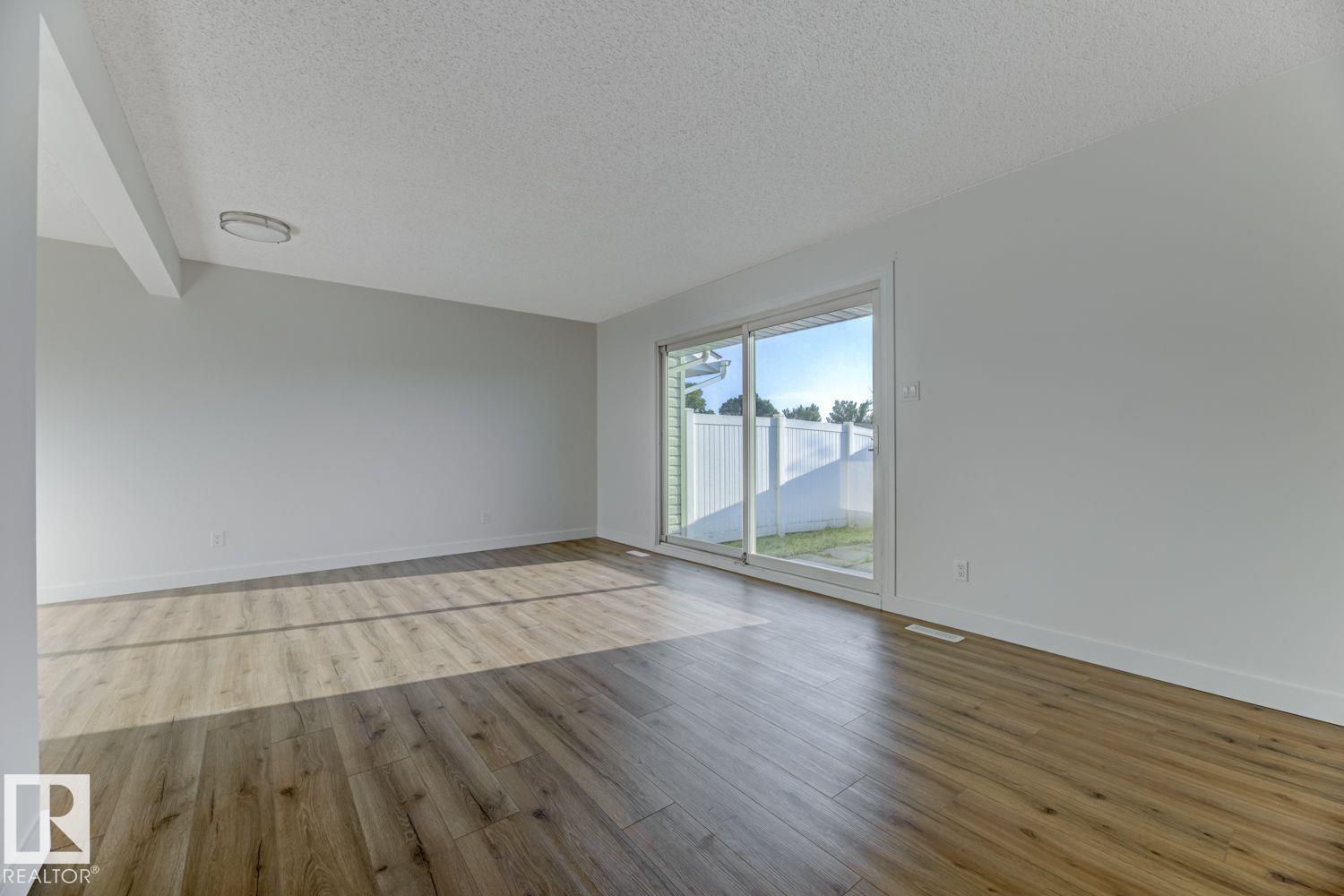 Photo 4 of 11514 139 Av Nw, Edmonton AB