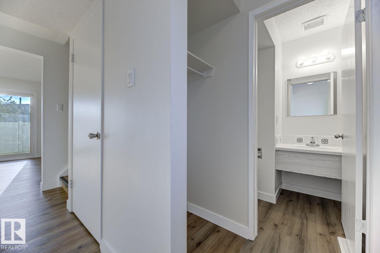 Photo 2 of 11514 139 Av Nw, Edmonton AB