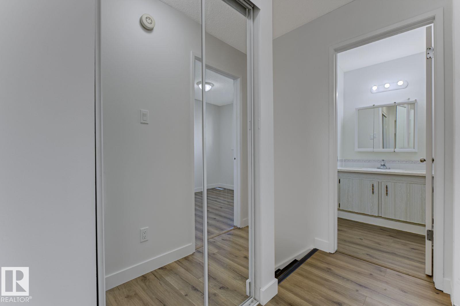 Photo 11 of 11514 139 Av Nw, Edmonton AB