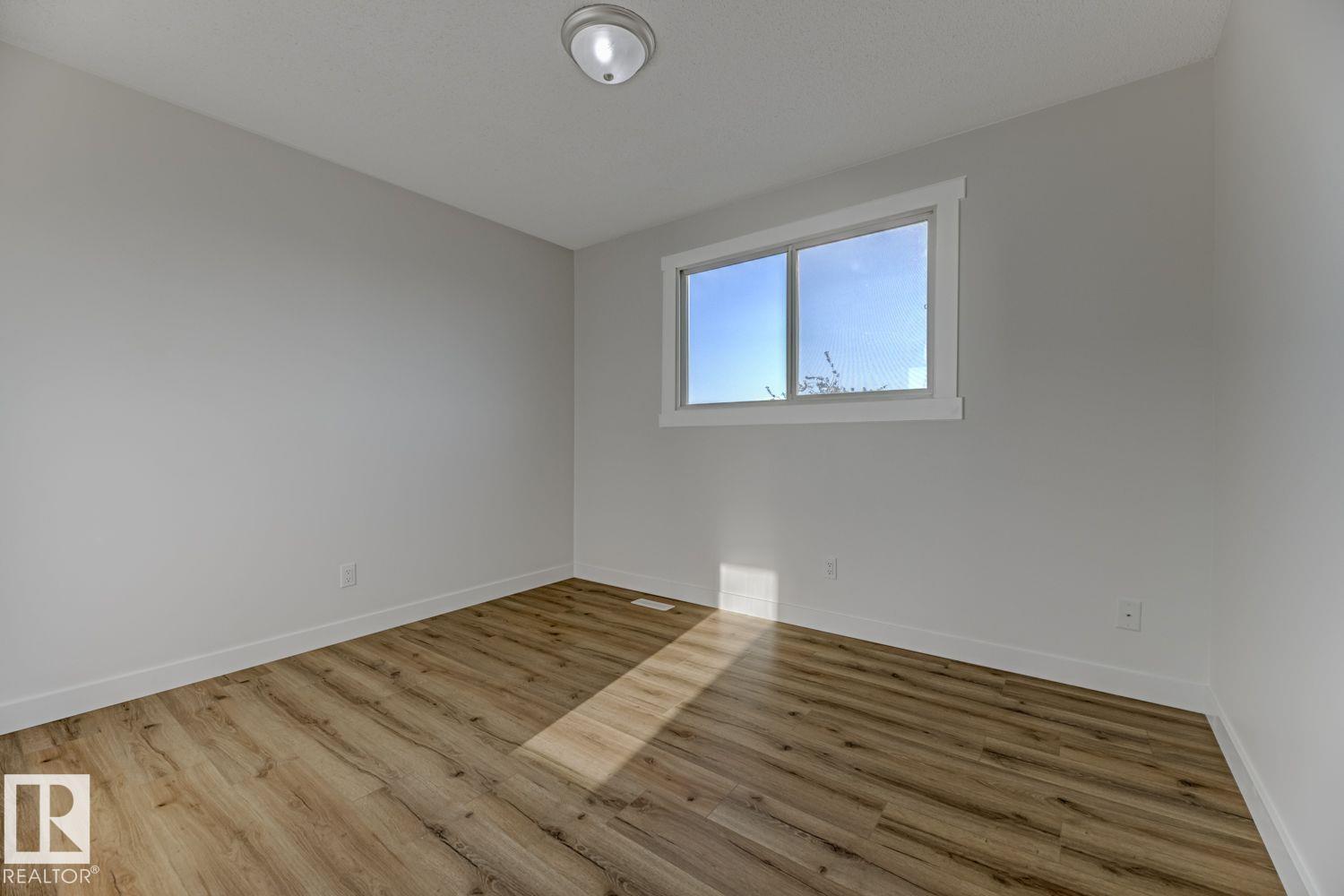Photo 13 of 11514 139 Av Nw, Edmonton AB