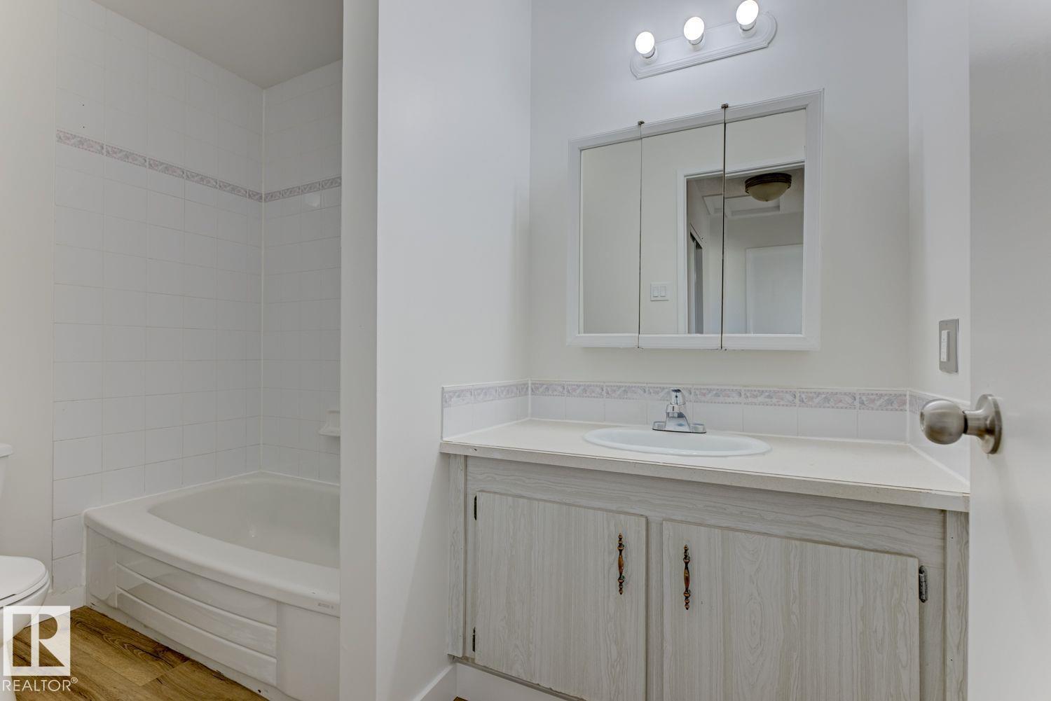 Photo 18 of 11514 139 Av Nw, Edmonton AB
