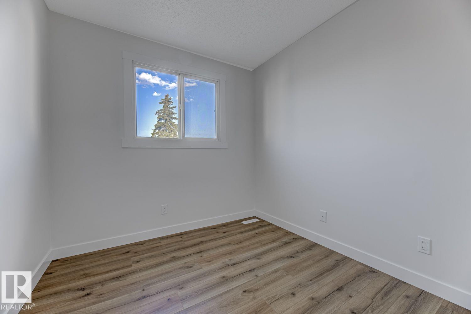 Photo 14 of 11514 139 Av Nw, Edmonton AB