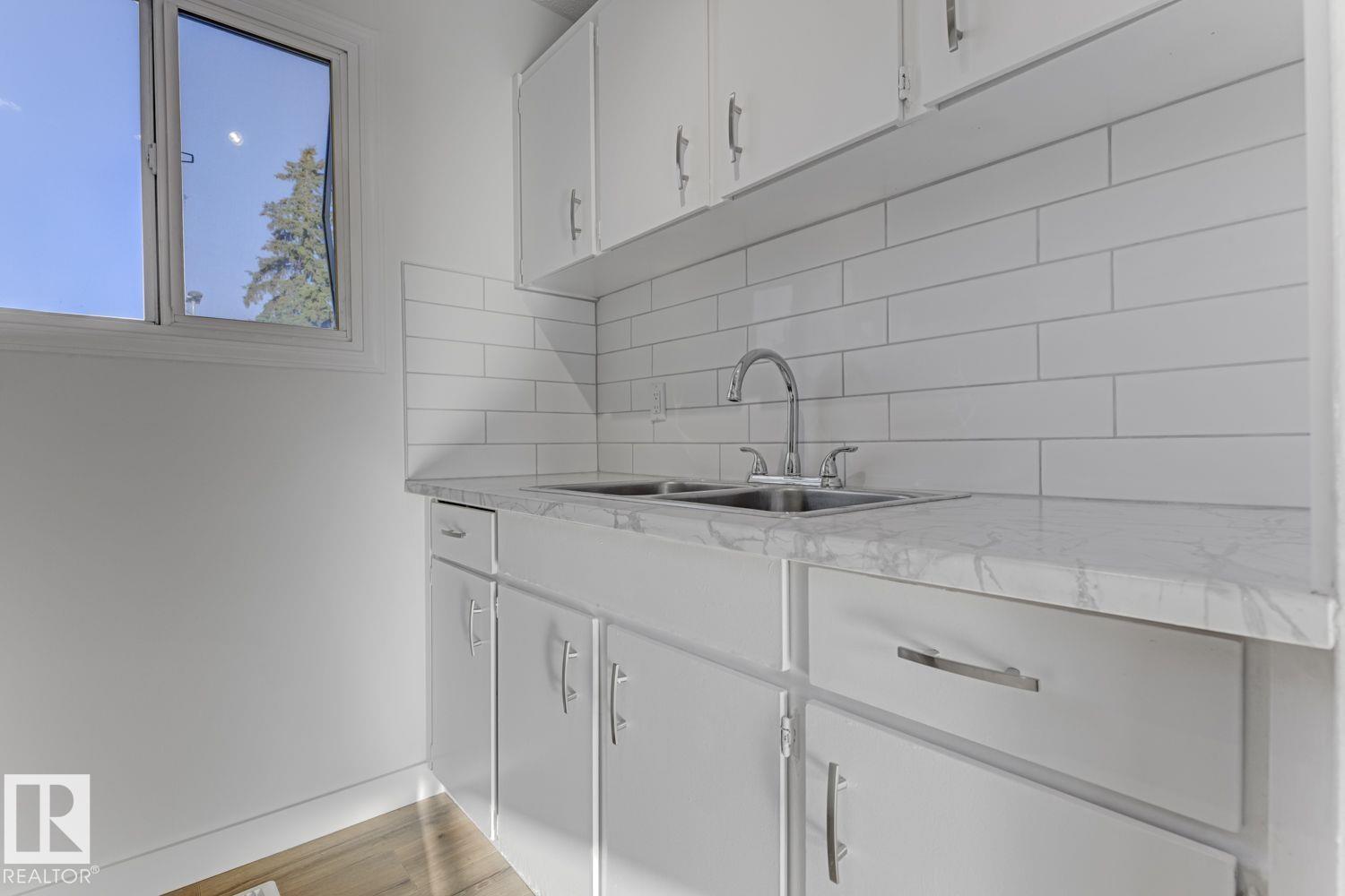 Photo 9 of 11514 139 Av Nw, Edmonton AB