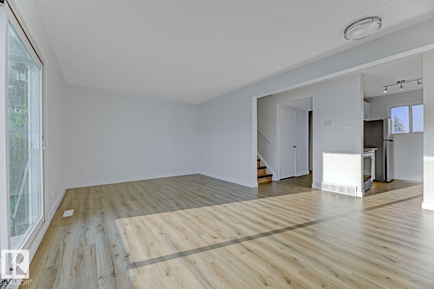 Photo 6 of 11514 139 Av Nw, Edmonton AB