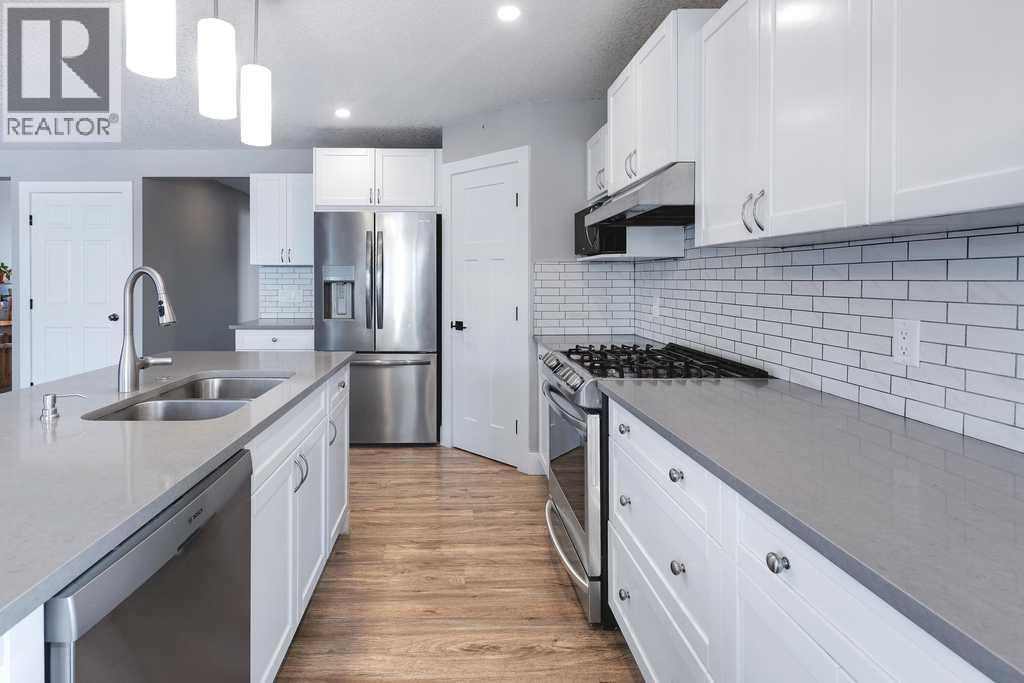 Photo 12 of 159 Royal Birkdale Crescent Nw, Calgary AB