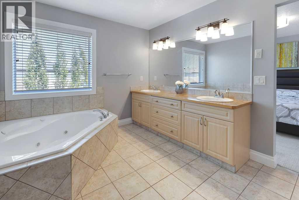 Photo 25 of 159 Royal Birkdale Crescent Nw, Calgary AB