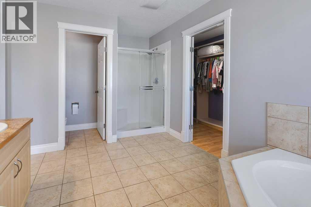 Photo 24 of 159 Royal Birkdale Crescent Nw, Calgary AB