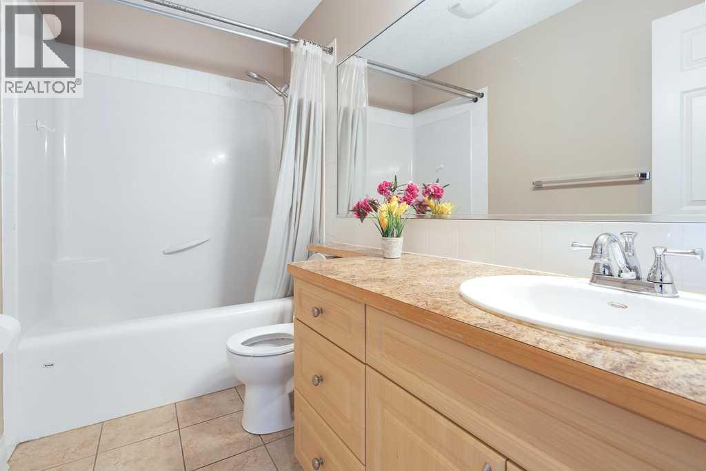 Photo 33 of 159 Royal Birkdale Crescent Nw, Calgary AB