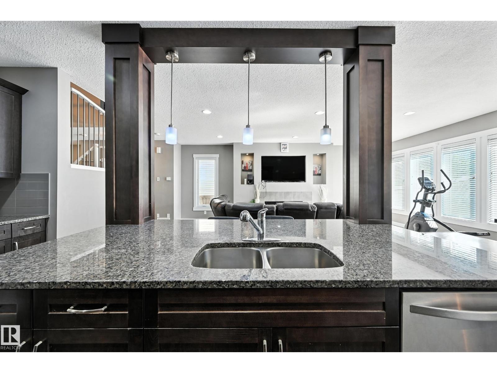 Photo 10 of 20641 97 A Av Nw, Edmonton AB