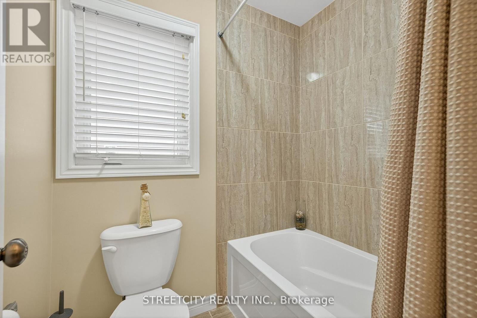 Photo 17 of 28 Gouda Place, Cambridge ON