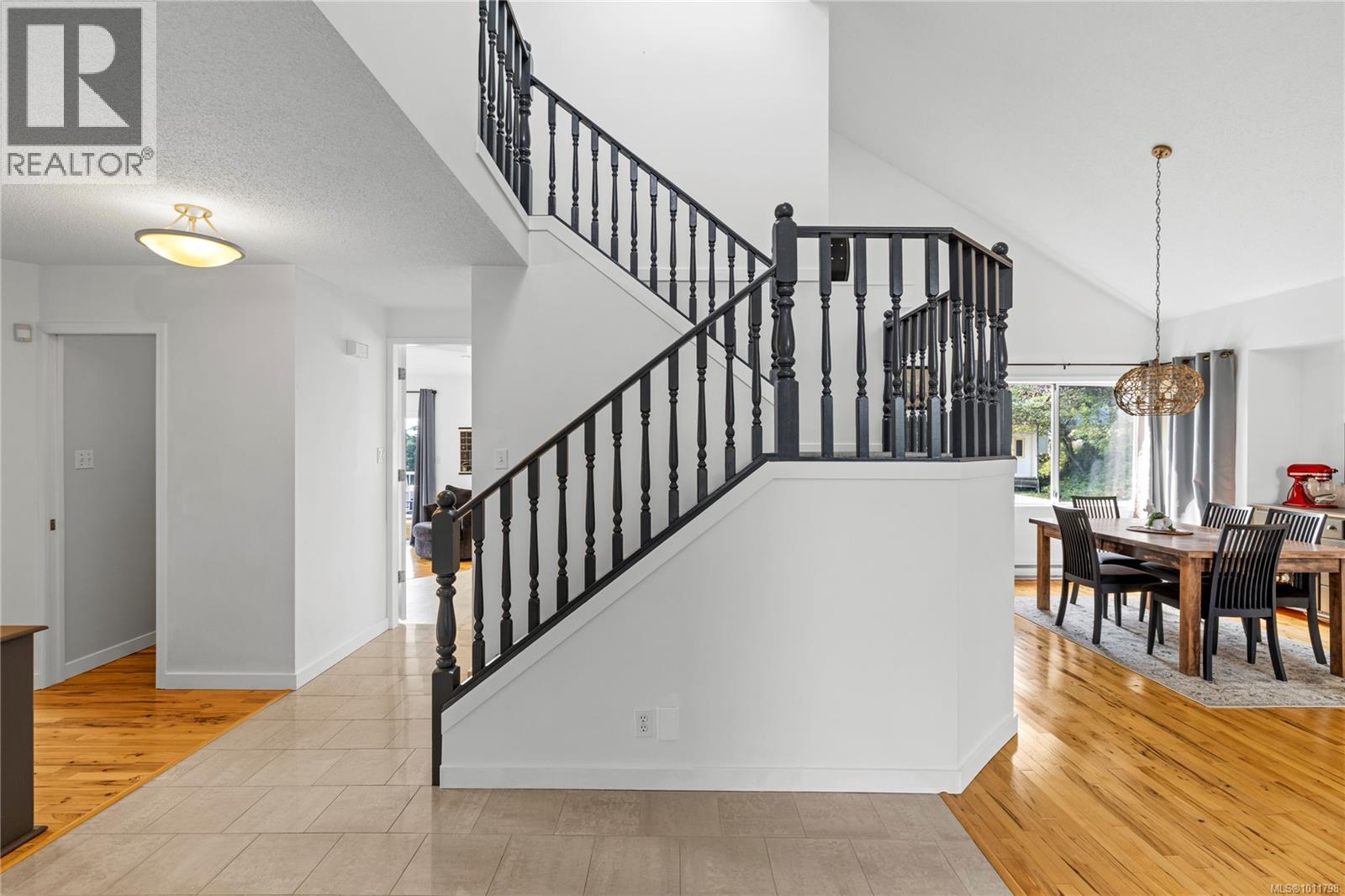 Photo 3 of 208 Scarborough Pl, Nanaimo BC