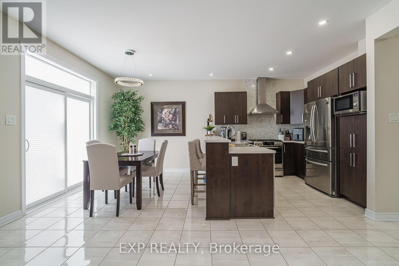 Photo 10 of 628 Eagle Crest Heights, Ottawa ON