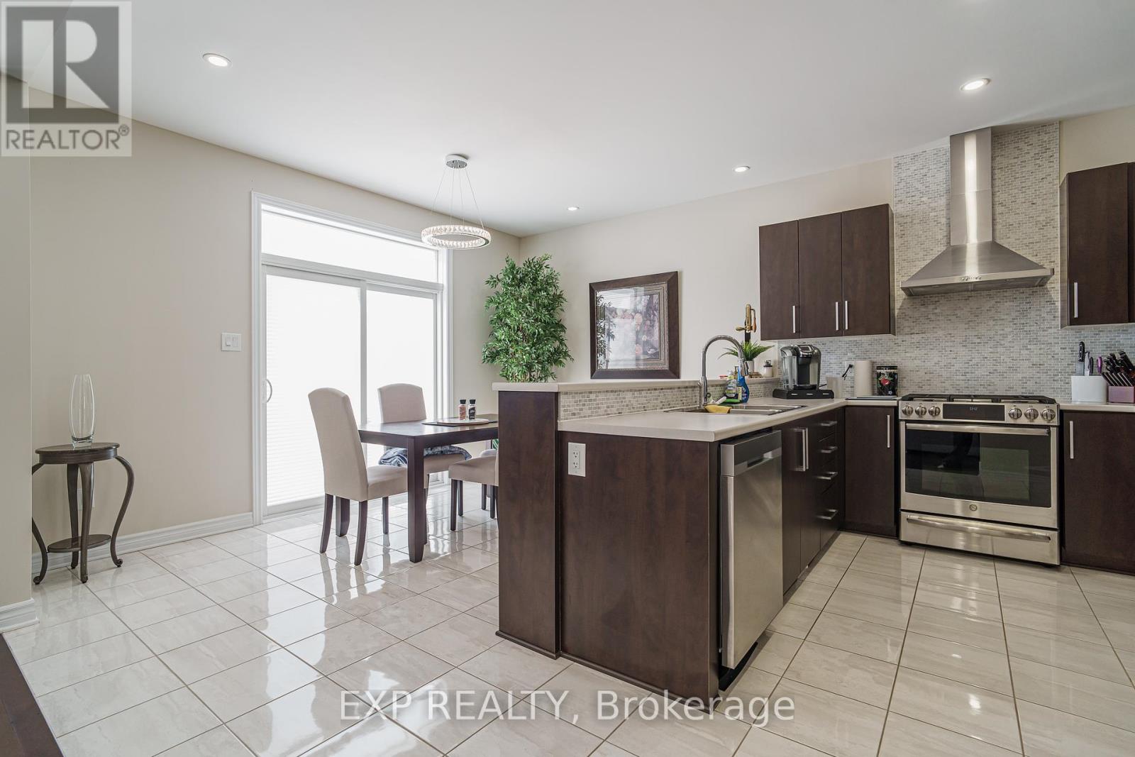 Photo 13 of 628 Eagle Crest Heights, Ottawa ON