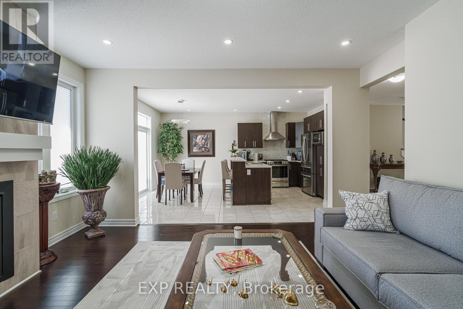 Photo 16 of 628 Eagle Crest Heights, Ottawa ON