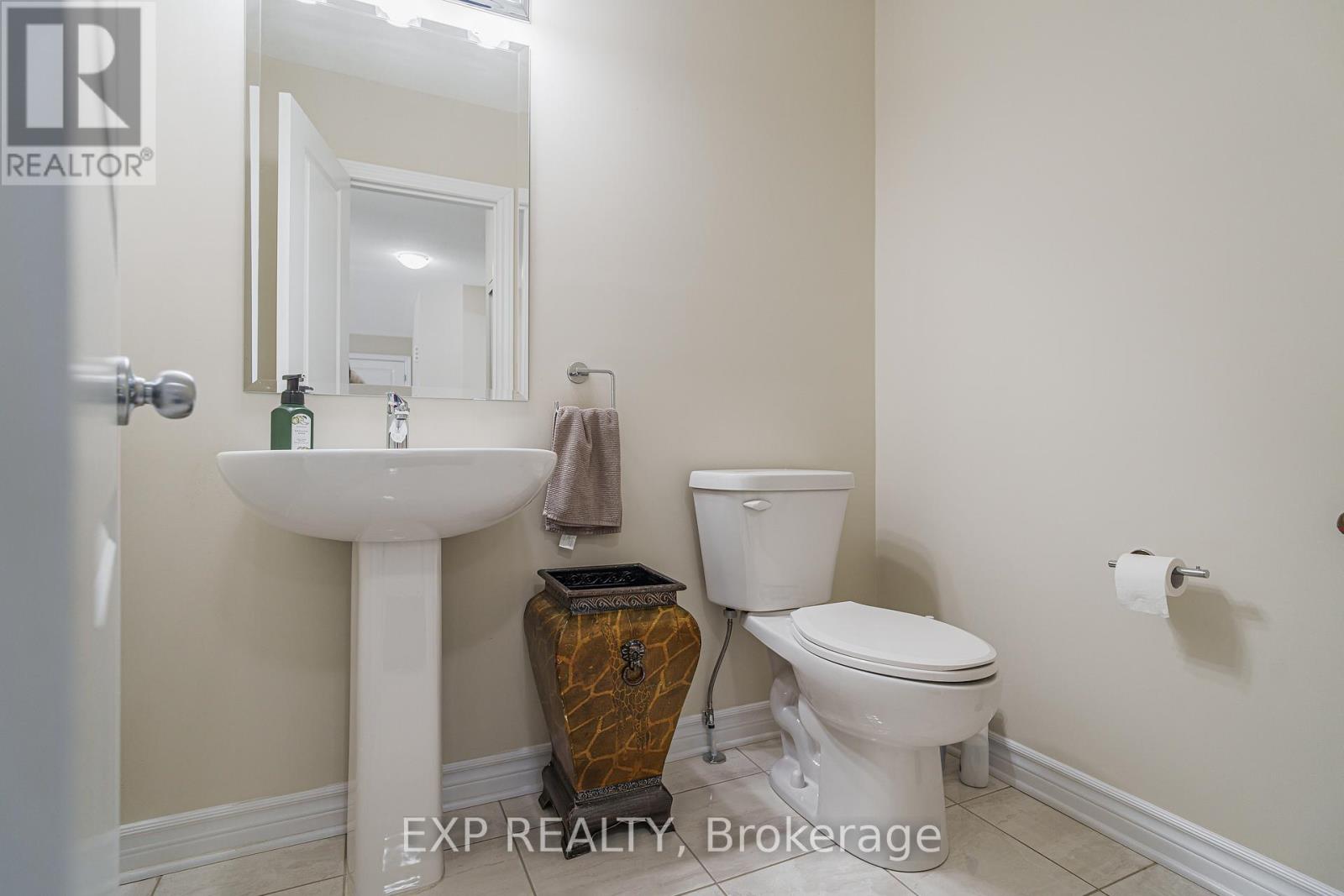 Photo 7 of 628 Eagle Crest Heights, Ottawa ON