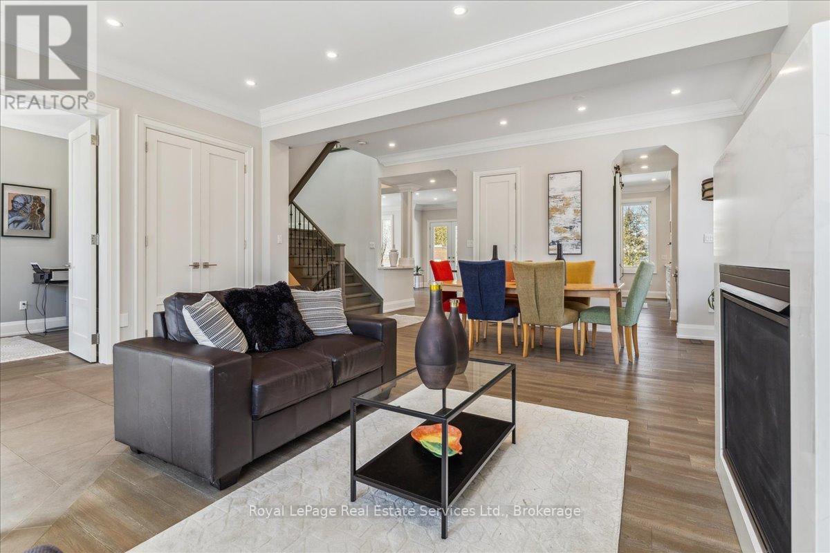 Photo 3 of 1211 Pinegrove Road, Oakville ON