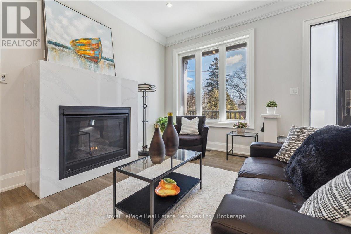 Photo 4 of 1211 Pinegrove Road, Oakville ON